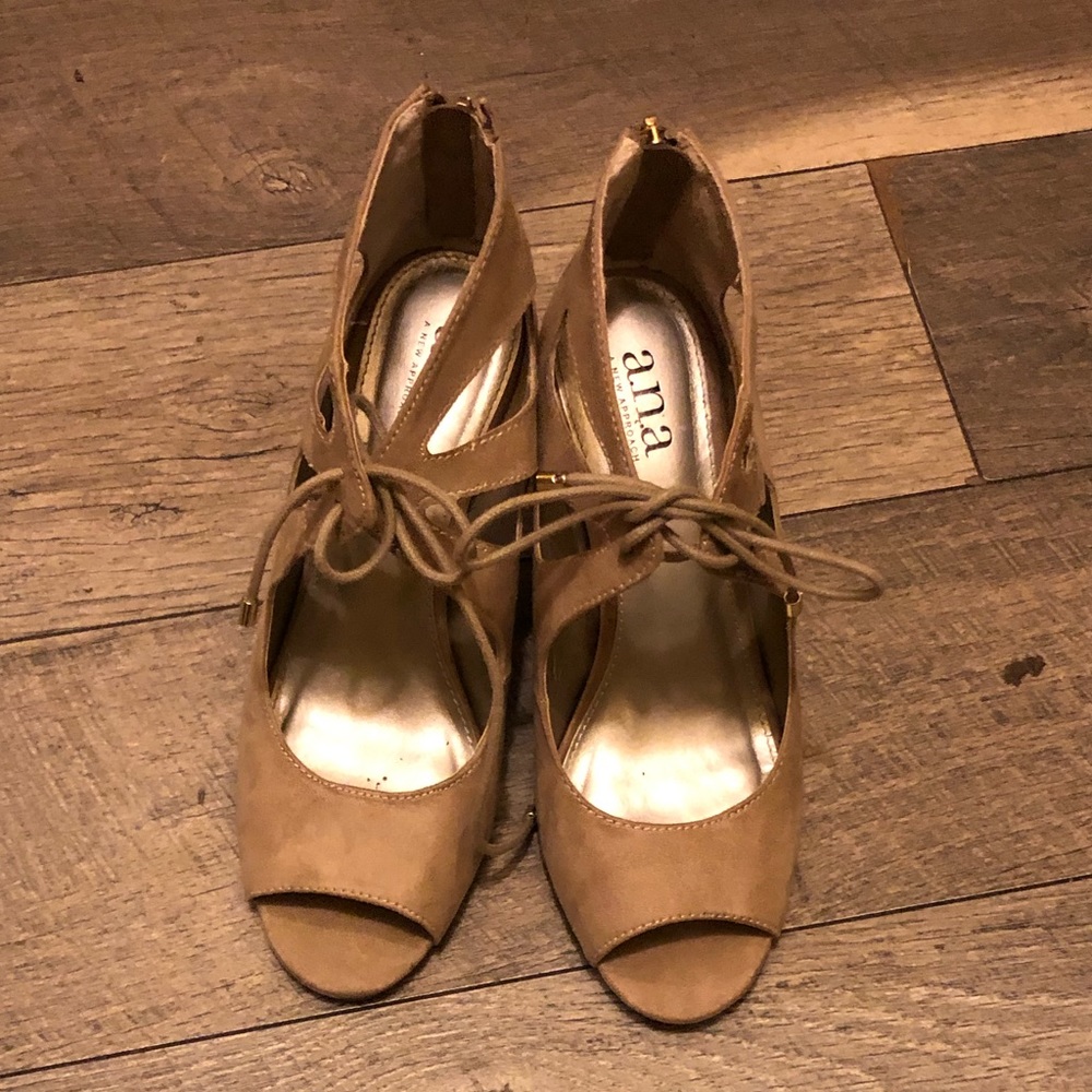 Tie nude heels
